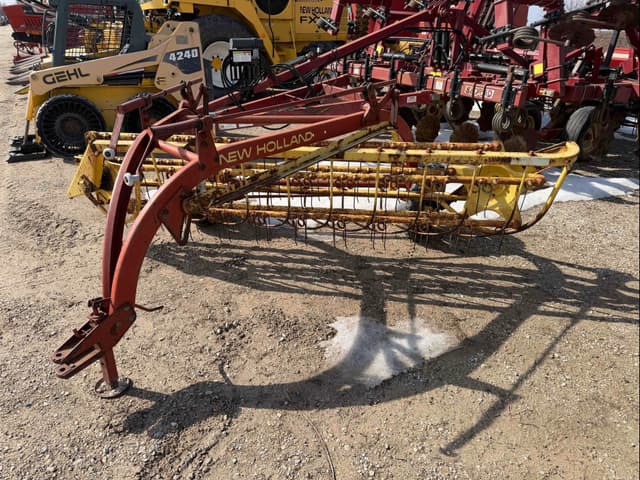 Image of New Holland 256 equipment image 2