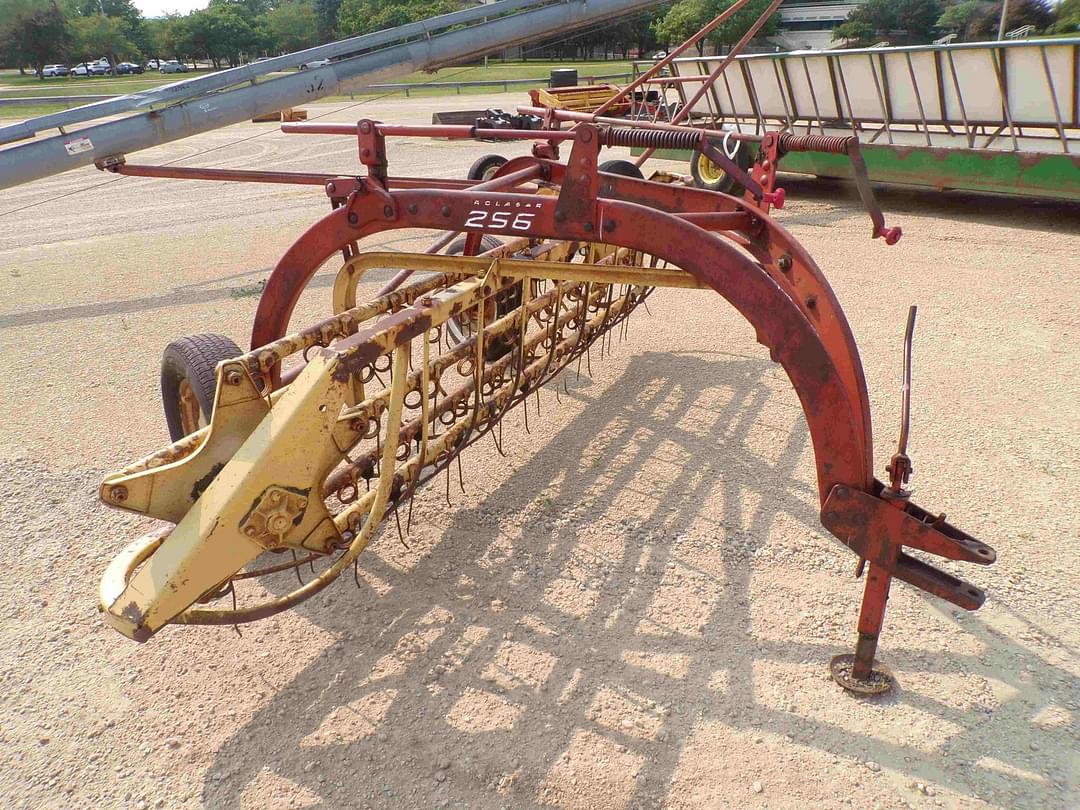 Image of New Holland 256 Image 0