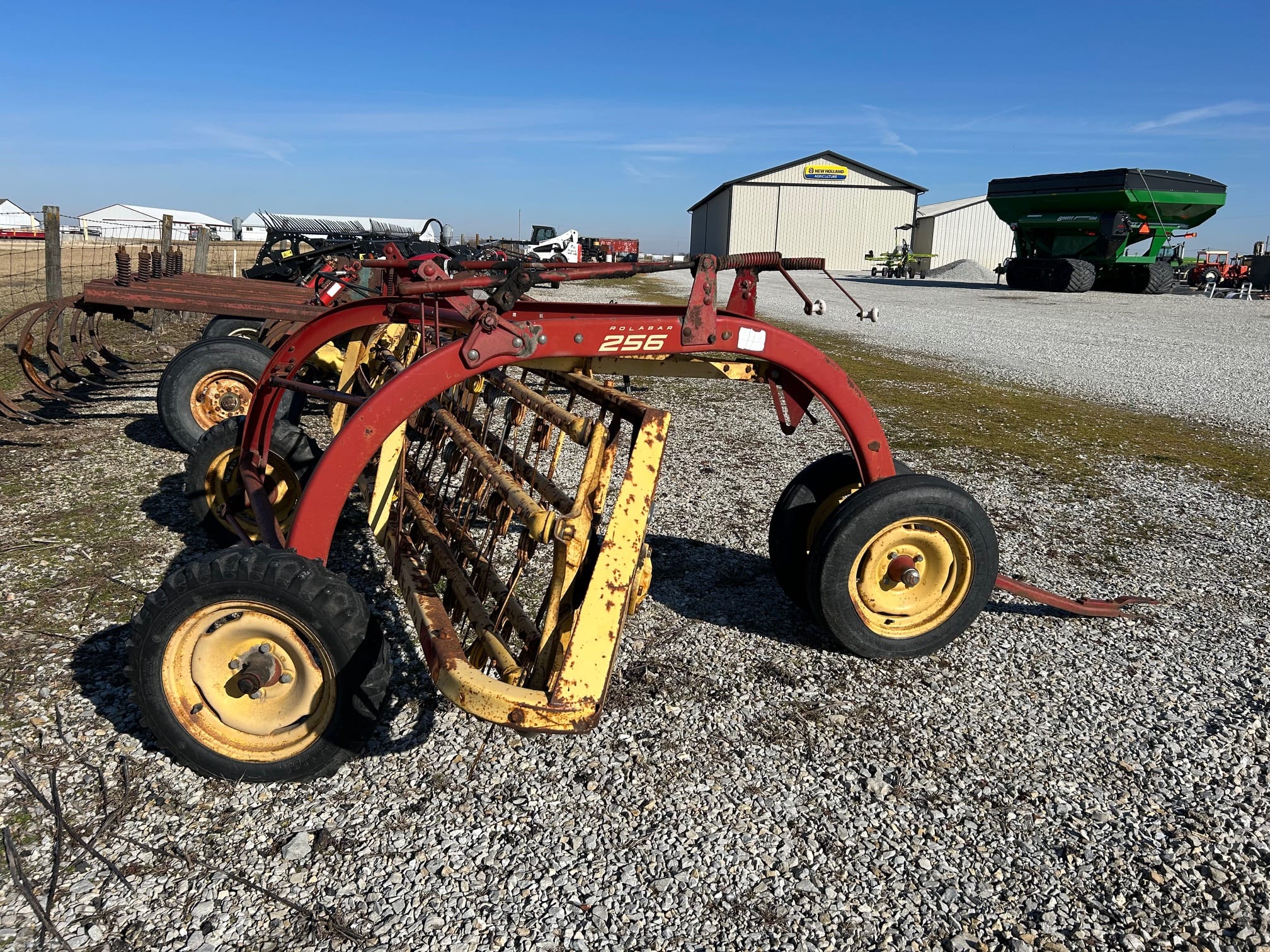 New Holland 256 Equipment Image0