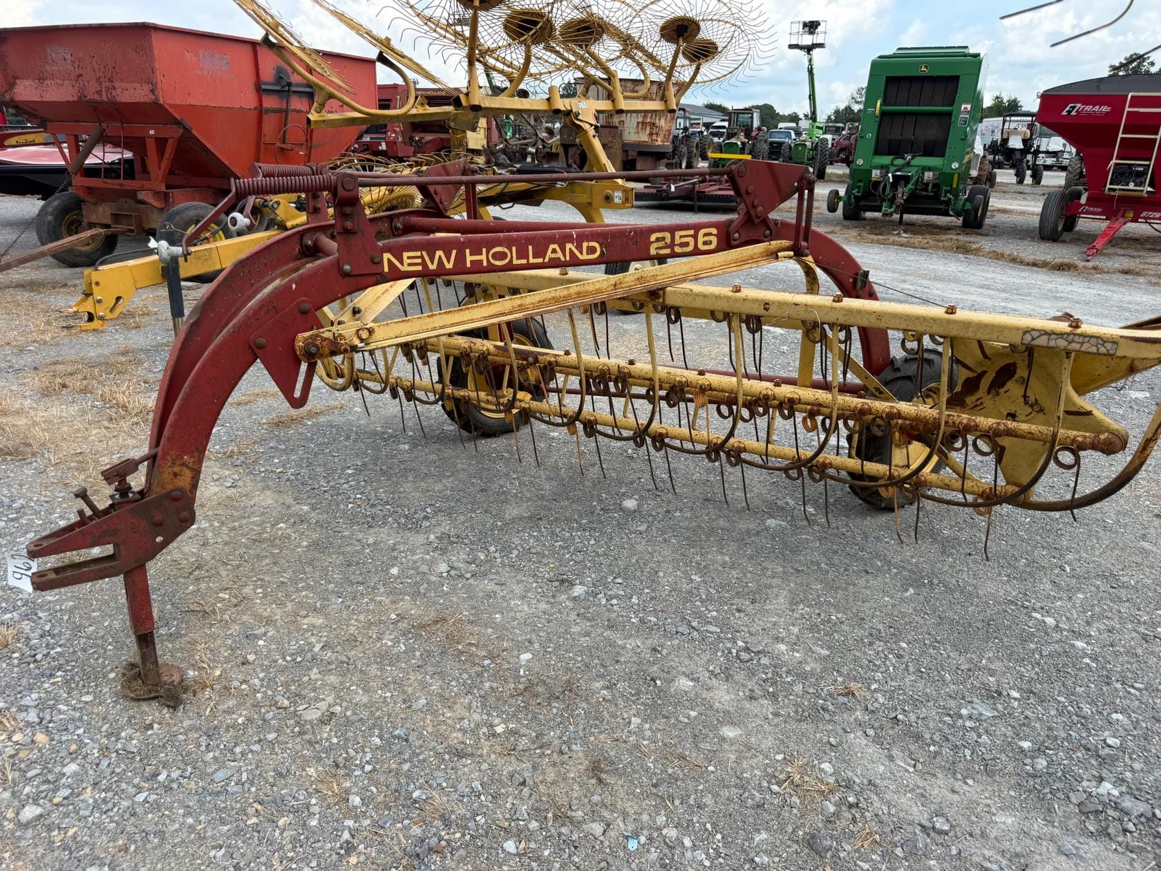 New Holland 256 Equipment Image0