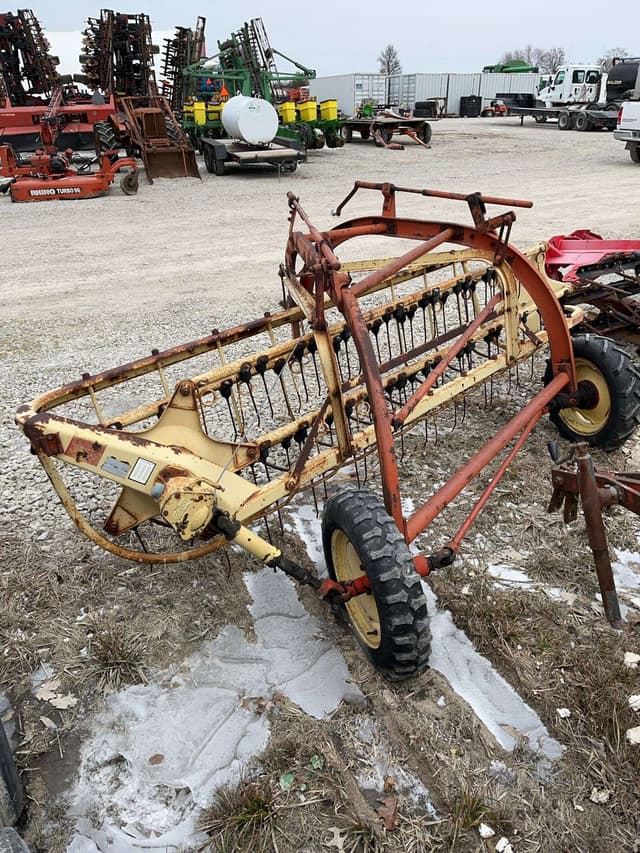 Image of New Holland 256 equipment image 4