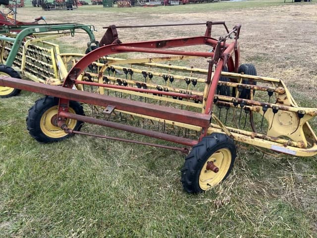 Image of New Holland 256 equipment image 2