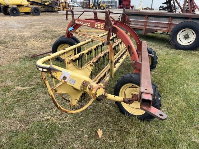 Image of New Holland 256 equipment image 3