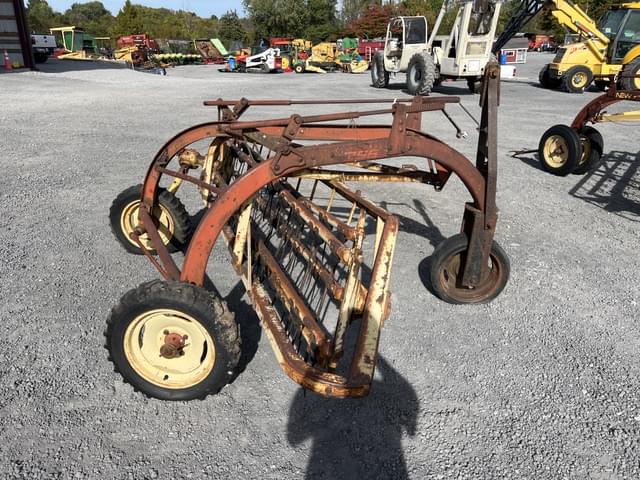 Image of New Holland 256 equipment image 3