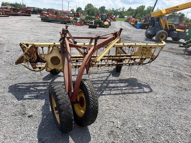 Image of New Holland 256 equipment image 2