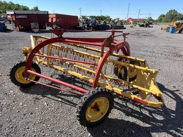 Image of New Holland 256 equipment image 4