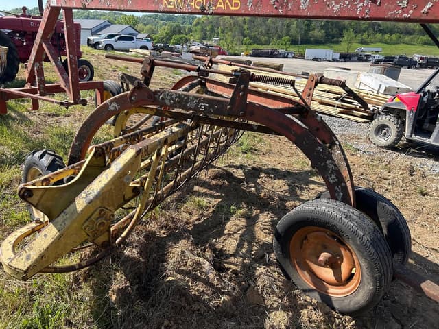 Image of New Holland 256 equipment image 4