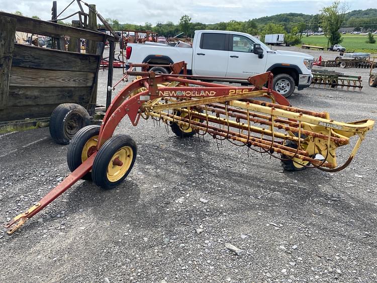 SOLD - New Holland 256 Hay and Forage Hay - Rakes/Tedders | Tractor Zoom