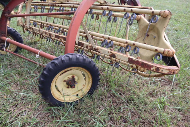 Image of New Holland 256 equipment image 4