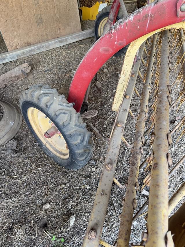 Image of New Holland 256 equipment image 3