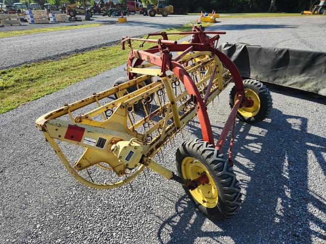 Image of New Holland 256 equipment image 4