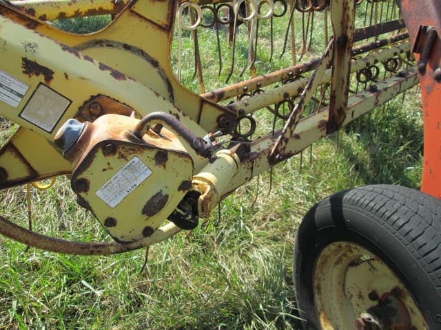 Image of New Holland 256 equipment image 4