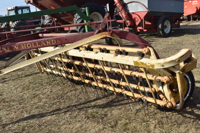 Image of New Holland 256 equipment image 4