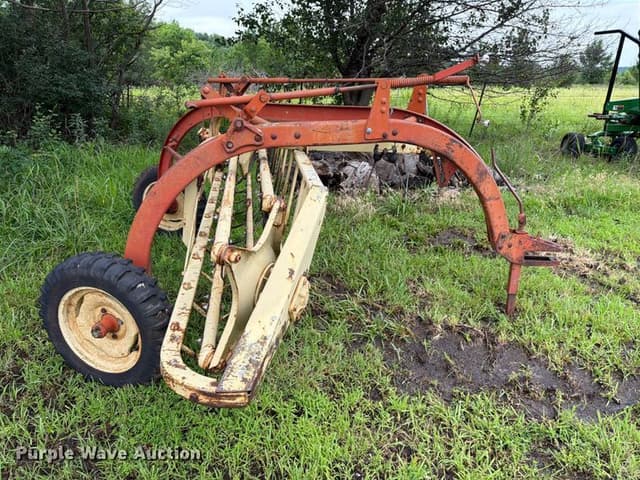 Image of New Holland 256 equipment image 3