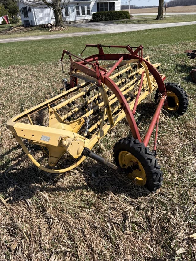 Image of New Holland 256 equipment image 2