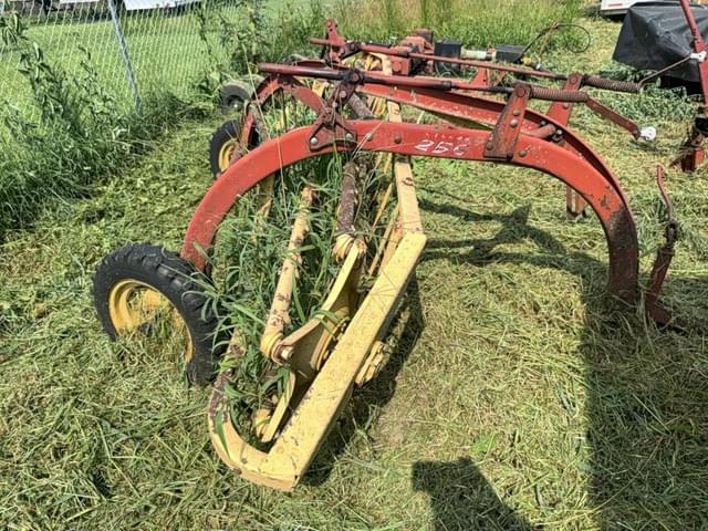 Image of New Holland 256 equipment image 1