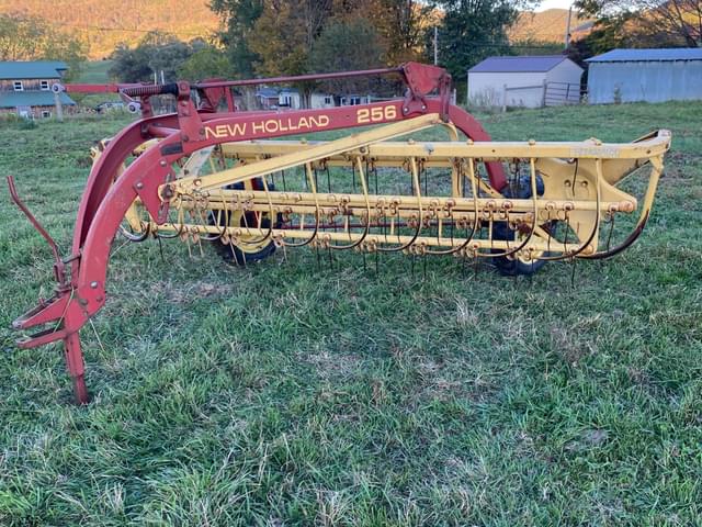 Image of New Holland 256 equipment image 3