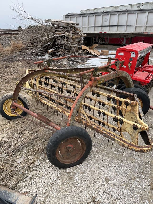 Image of New Holland 256 equipment image 2