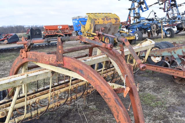 Image of New Holland 256 equipment image 4