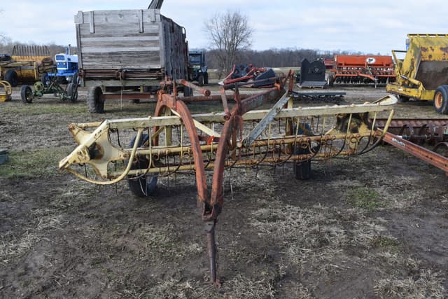 Image of New Holland 256 equipment image 1