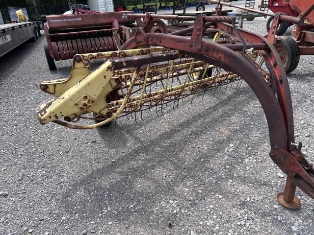 Image of New Holland 256 equipment image 3