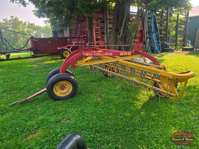 Image of New Holland 256 equipment image 1