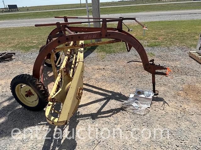 Image of New Holland 256 equipment image 1