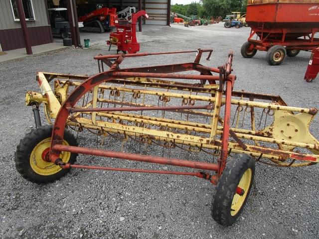 Image of New Holland 256 equipment image 3
