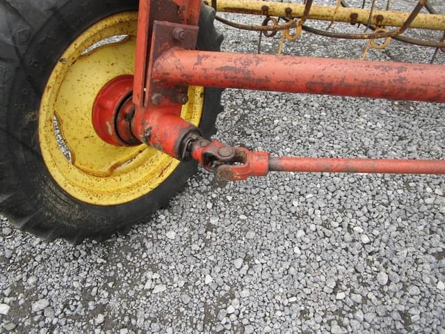 Image of New Holland 256 equipment image 4