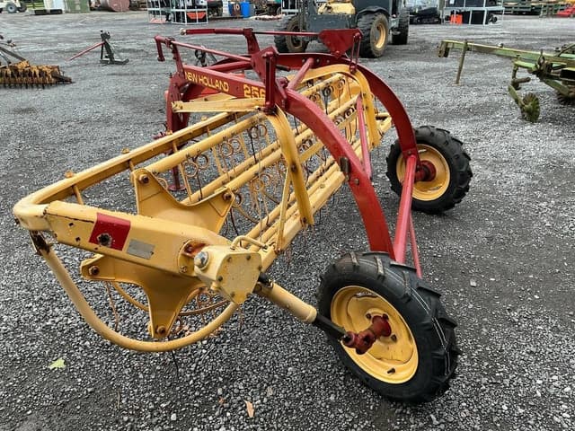 Image of New Holland 256 equipment image 3