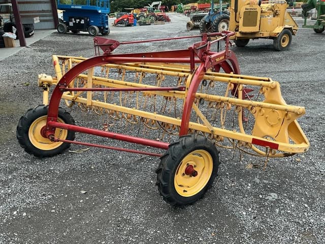 Image of New Holland 256 equipment image 2