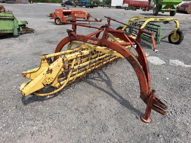 Image of New Holland 256 equipment image 3