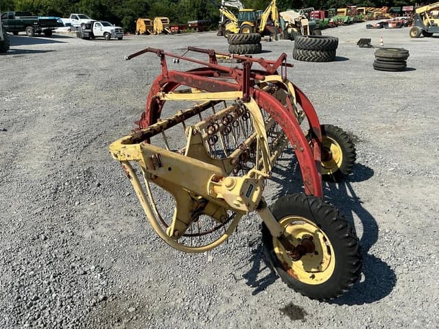 Image of New Holland 256 equipment image 3