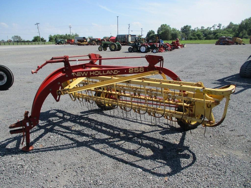 Image of New Holland 256 Image 0