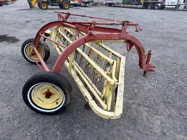 Image of New Holland 256 equipment image 4