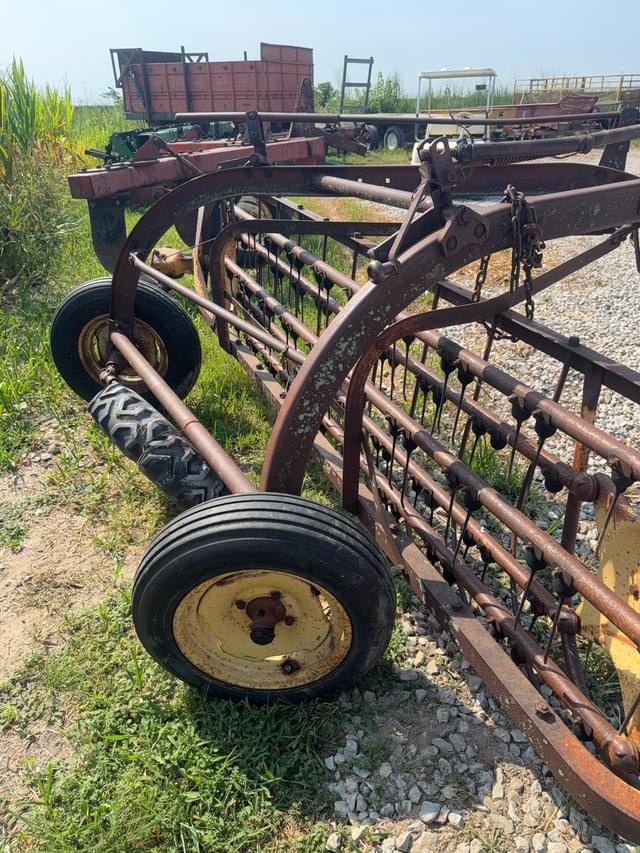 Image of New Holland 256 equipment image 3
