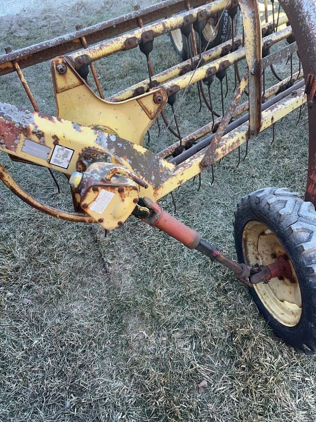 Image of New Holland 256 equipment image 4