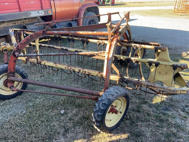 Image of New Holland 256 equipment image 3