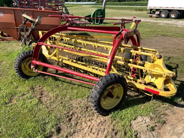 Image of New Holland 256 equipment image 3