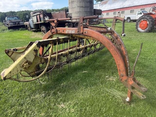 Image of New Holland 256 equipment image 4