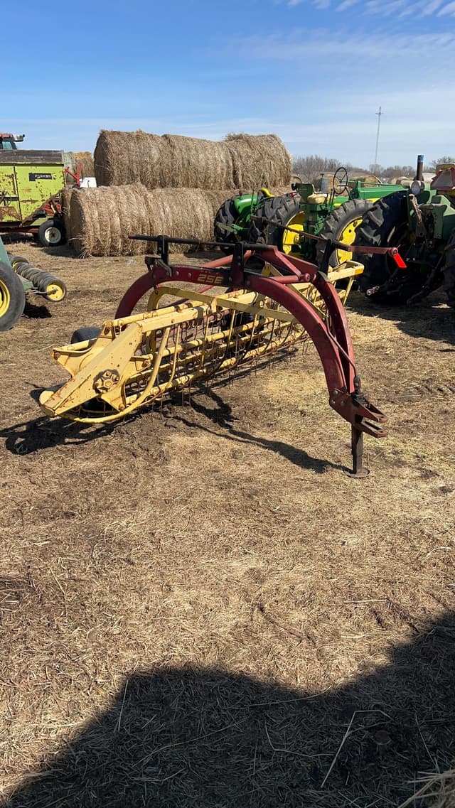 Image of New Holland 256 equipment image 1