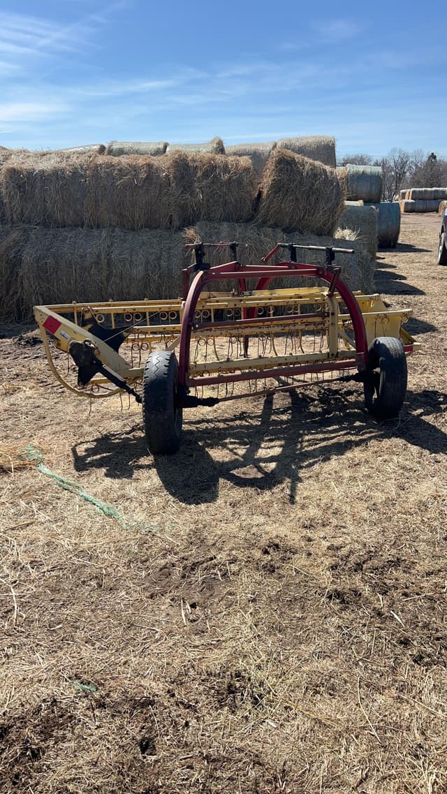 Image of New Holland 256 equipment image 4