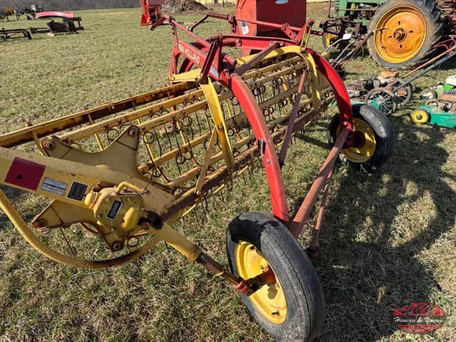 Image of New Holland 256 equipment image 4