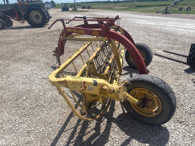 Image of New Holland 256 equipment image 2
