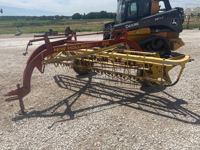 Image of New Holland 256 equipment image 1