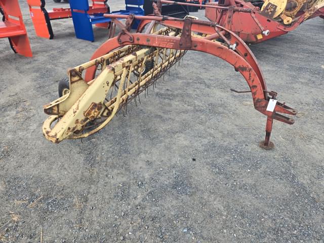 Image of New Holland 256 equipment image 3