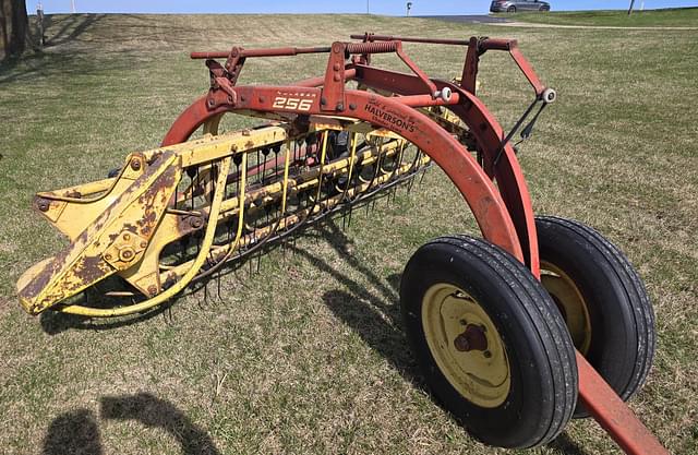 Image of New Holland 256 equipment image 4