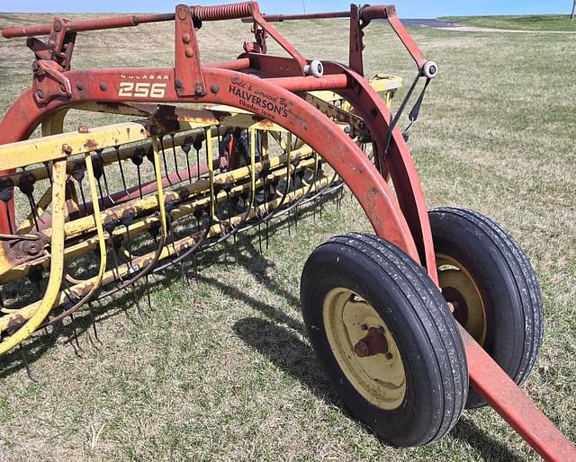 Image of New Holland 256 equipment image 3