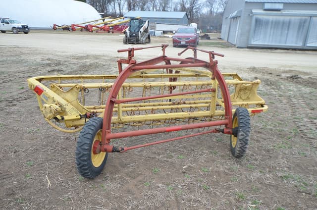 Image of New Holland 256 equipment image 2