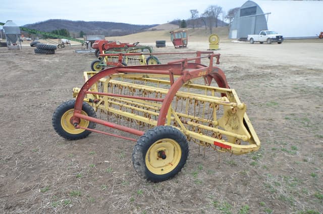 Image of New Holland 256 equipment image 4